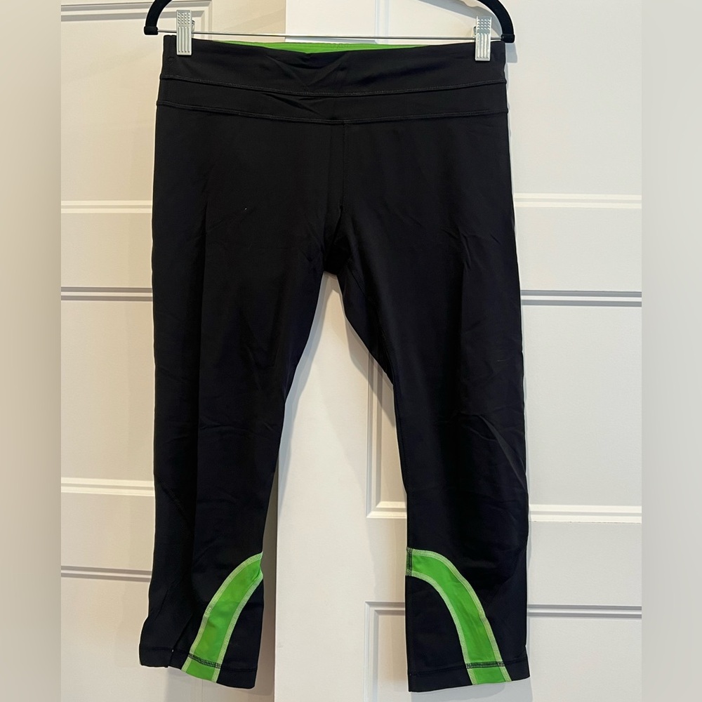 Lululemon Black and Green Capri
 Leggings